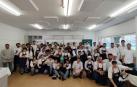 El Grado Superior en Dirección de Cocina del Centro Integrado Burlada de Formación Profesional con los invitados de Vitoria, durante el reto.