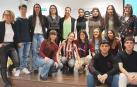 El alumnado de la tercera promoción que defendió sus trabajos junto a las coordinadoras del programa /