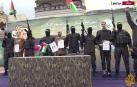 Imagen de televisión del acto en el que han sido liberados tres rehenes israelíes