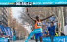 El ganador de la carrera Jacob Kiplimo rompe el récord mundial en la eDreams Mitja Marató de Barcelona