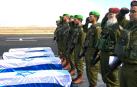 Soldados israelíes, junto a los féretros de los cuatro rehenes fallecidos en Gaza