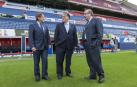 Javier Tebas, en una visita a El Sadar con Miguel Archanco y Ángel Vizcay en 2013 cuando todo era un remanso de paz