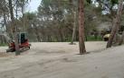 Vista de la nueva zona para aparcar que se ha habilitado en los pinos, en el casco antiguo de Tafalla