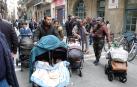 Las cuatro familias con sus hijos, esta mañana de jueves tras recibir la negativa del Ayuntamiento de Pamplona.