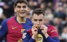 Gerard Martin y Marc Casadó, goleadores contra la Real Sociedad, celebran el tanto del segundo /