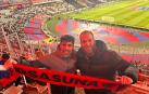 Víctor Sola junto a Javier Turumbay en el interior del estadio Lluís Companys