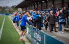 Jugadores rojillos, con Unai García en primer plano, atienden a aficionados de Osasuna la semana pasada para firmar autógrafos y sacarse fotografías