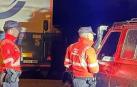 Agentes de la Policía Foral junto a un vehículo