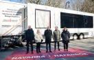 Iñaki Pinillos, Itziar Ayerdi, el vicepresidente Félix Taberna, Joseba Asiain y Toya Bernad, en la presentación de la oficina móvil de atención ciudadana en el Bosquecillo de Pamplona