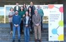 Imagen de grupo con representantes de todas las entidades implicadas en el proyecto. En la fila inferior, en el centro, la directora general de Universidad del Gobierno de Navarra, Eva Perujuániz, y a su lado, desde la izquierda, Daniel Goñi, director gerente de Tracasa Instrumental y consejero delegado de Tracasa Global