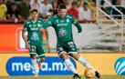 James Rodríguez durante un partido con León