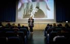 Cristina Cuesta, delante de una foto de ella con su padre, asesinado por ETA, se dirige a los alumnos del colegio San Ignacio (Jesuitas) de Pamplona.