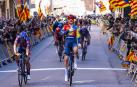 Quinn Simmons celebra su victoria en la sexta etapa de la Volta Ciclista a Catalunya