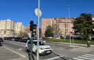 El semáforo no apunta hacia el paso peatonal