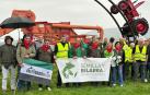 Miembrosa de la Asociación Profesional de Agricultores y Ganaderos de Extremadura junto a los navarros de Semilla y Belarra