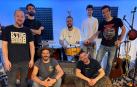 Sentados, desde la izquierda, Jose Monreal y Ahikar Azcona. De pie, desde la izquierda, David Lotero, Javi Aramendía, Iñaki Viñaras (Vita V), Jorge Figueroa y Aritz Sardina, en el ensayo que tuvieron el domingo