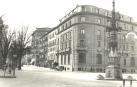 El Banco de España en la década de los años 50, con la farola de “los braseros” a la derecha de la imagen