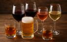 Bebidas alcohólicas sobre una mesa