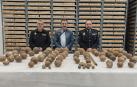 Responsables policiales y de Cultura, junto a la muestra de proyectiles