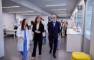 Fotos de la ministra de Sanidad, Mónica García, durante su visita al Hospital Universitario de Navarra, en Pamplona.