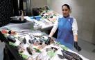 Ivon Pineda, en su pescadería de Martín Azpilcueta