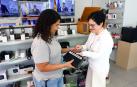 Tienda Cenor Bayona, venta de transistores por el apagón en toda España