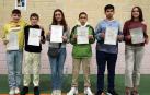 A la izda., la pareja ganadora formada por Tasio Suescun Goñi y Josu Lezáun González, junto con las parejas que quedaron clasificadas en segunda y tercera posición