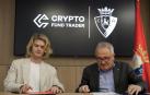 Alan Sánchez, socio fundador de Crypto Fund Trader y nuevo patrocinador, junto al presidente Luis Sabalza