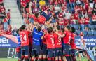 Los jugadores de Osasuna mantean a Unai García