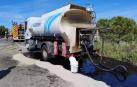 La cisterna de un camión sufre una fuga y causa un vertido de aceite usado en la A-68, en Tudela