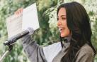 Kim Kardashian muestra su título y celebra que se ha graduado en Derecho
