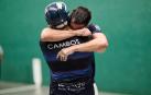 Carlos Beunza se abraza a Valentin Cambos tras el título de campeones del Torneo del Jamón 2024