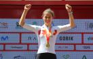 Sara Martín, en el podio, con la medalla de campeona de España de ruta