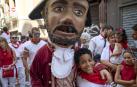 Fotos de la salida de la Comparsa de Gigantes y Cabezudos este 14 de julio de San Fermín 2025.