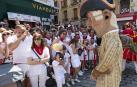 Fotos de la salida de la Comparsa de Gigantes y Cabezudos este 14 de julio de San Fermín 2025.