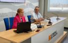 La directora general de Salud Pública, Nuria Gayán, y el jefe de servicio de Seguridad Alimentaria y Sanidad Ambiental, Antonio Español, este miércoles, en rueda de prensa