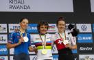 Paula Ostiz junto con la italiana Pegolo y la suiza Grossmann en un podio para la historia.