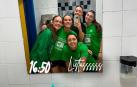 Una de las fotos compartidas por Mica Casasola de su rutina diaria. La argentina posa junto a Isi, Maca, Elsa y Nerea en el vestuario del Replasa Beti Onak en el polideportivo Hermanos Induráin de Villava