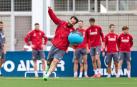 A: J.P. Urdíroz F: 07-11-2025 P: Rubén García L: Pamplona. Instalaciones del C.A. Osasuna en Tajonar. T: Fútbol. Entrenamiento del primer equipo.
