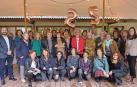 Foto de familia de las personas participantes en la jornada de celebración, en Huarte, de los 25 años de la red de infancia en Burlada