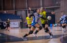 Luzia Zamora, durante un ataque frente a la defensa del Grafometal en el duelo de Logroño