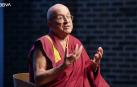 Matthieu Ricard, monje budista, durante su charla /