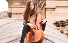 La violonchelista Camille Thomas participa en el concierto de la Euskadiko Orkestra.