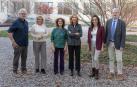 De izquierda a derecha, Unax Flores (psicólogo de Besarkada), Susana Burusco (médico de Urgencias), Ana Hidalgo (médico forense), Charo Repáraz (Universidad de Navarra), Paula Fuentes (Teléfono de la Esperanza) y Alfonso Echávarri (Teléfono de la Esperanza