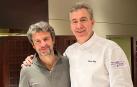 El actor Diego Martín, junto al chef Javier Díaz, del restaurante Alhambra
