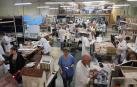 Belenistas trabajando en el taller de San Jorge, este mes de noviembre.