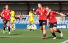 Andrea Palacios celebra el tercer gol de Osasuna junto a Ana Urzainqui /