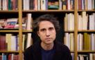 Jonás Trueba, en la librería Walden de Pamplona, donde presentó 'EL viento sopla donde quiere'