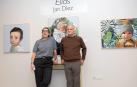 El pintor Jan Díez Ochoa, junto a la concejala de Cultural Icíar Les Urra, en la exposición /
