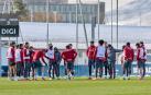 Alessio Lisci da instrucciones a la plantilla en el último ensayo